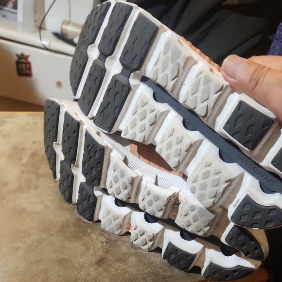 On Running Women's Cream and Tan Sneakers - Picture 4 of 7